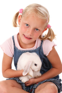 Kind mit Hase