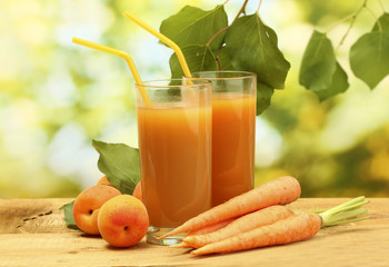 glasses of carrot and  apricot juice