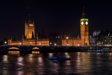 Fototapeta na wymiar Big Ben and House of Parliament by night