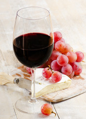 Red wine,grapes and cheese
