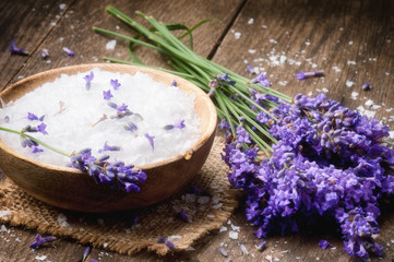 Sea salt and fresh lavender - 43153928