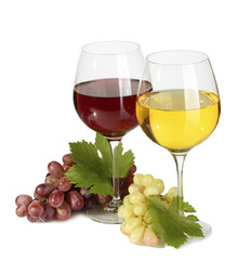 glasses of wine and ripe grapes isolated on white