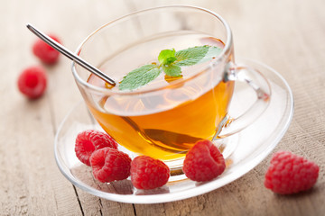 tea with mint and berry