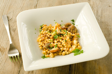 Fregola con arselle, recipe of typical pasta of Sardinia