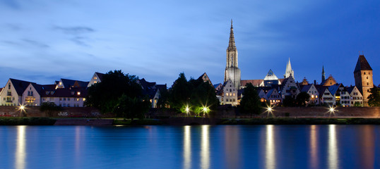 Fototapeta na wymiar Nachtpanorama von Ulm