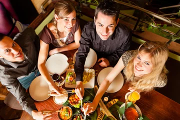 Foto auf Acrylglas Restaurant Young people eating in Thai restaurant