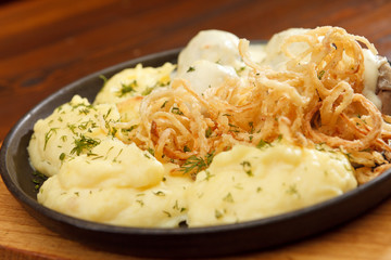 potatoes with meatballs