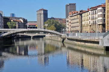 Fototapeta na wymiar Puente de la Ribera, Bilbao (Kraj Basków)