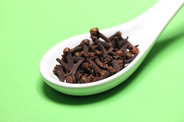 cloves on a spoon