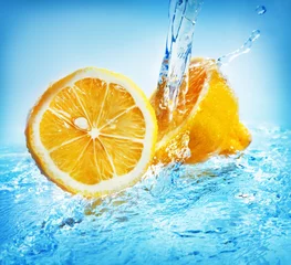 Photo sur Plexiglas Éclaboussures deau Éclaboussure d& 39 eau sur le citron