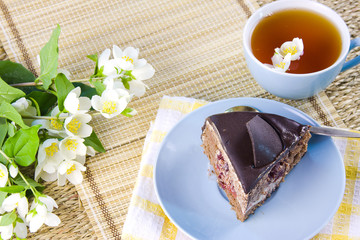 green tea with jasmin and cake