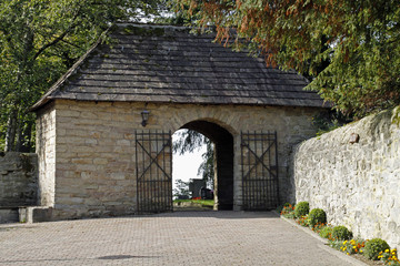 Marienmünster Eingang zum Friedhof