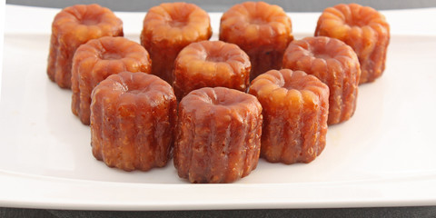 10 canelés