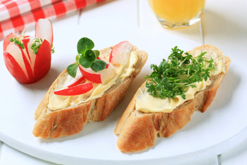 Bread with butter, radish and cress