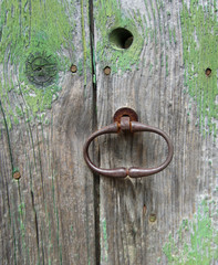 Fond - ancienne porte peinte en vert avec poignée