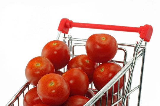 tomaten in einkaufswagen