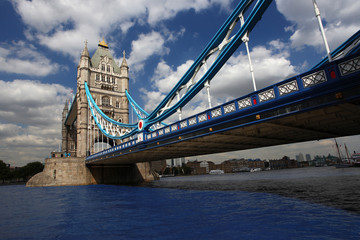 Fototapeta na wymiar Słynny Tower Bridge w Londynie