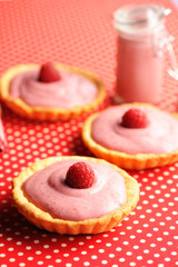 Cake with raspberry yogurt dessert