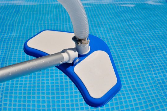 Pulizia della piscina