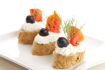 Canapé mit Lachs