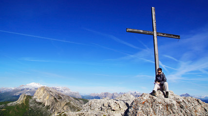 Fototapeta na wymiar Picturesque Dolomites landscape with tourist.