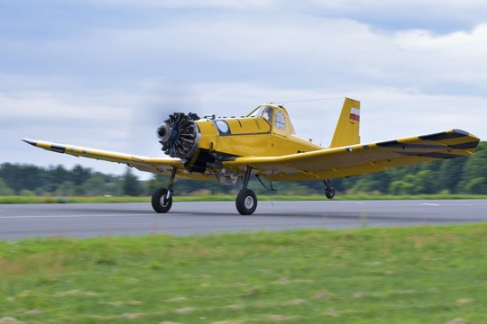 Take-off of the plane which can drop water on the fire