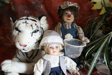 Tiger und Puppen