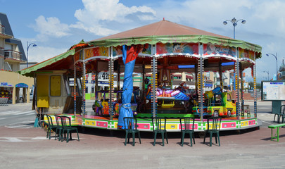man&egrave;ge enfantin &agrave; sainte-c&eacute;cile