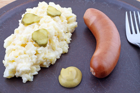 Wurst mit Kartoffelsalat