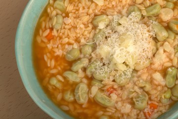 zuppa con fave verdi