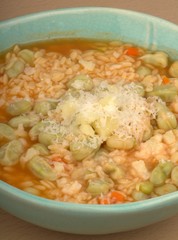 zuppa con fave verdi