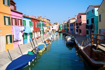 Fototapeta na wymiar Canal en Burano, Venecia