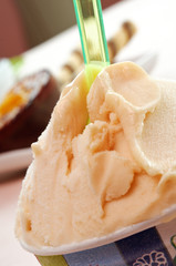 Gelato alla pesca, close-up