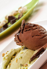 Gelato cioccolato e pistacchio, close-up