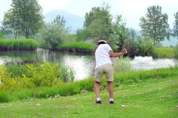 Golfista in azione