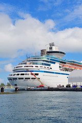 Fototapeta na wymiar Cruise ship in Miami
