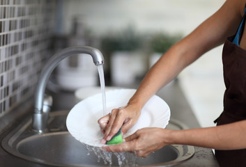 Cleaning dishware kitchen sink sponge washing dish - 43252102