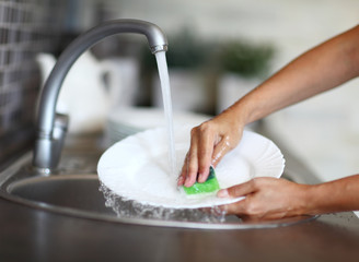 Cleaning dishware kitchen sink sponge washing dish - 43252105
