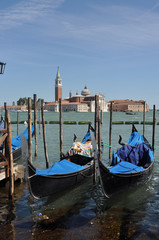 Fototapeta na wymiar Gondeln und Kirche San Giogio Maggiore in Venedig