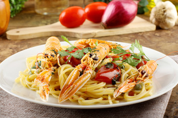 Spaghetti with prawns