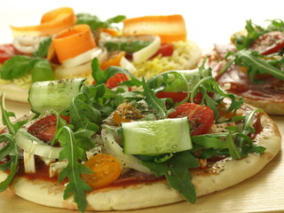 Pizzas with veggies