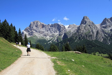 Fototapeta na wymiar Szlaków turystycznych w Dolomitach