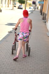 handicapé femme sur la rue