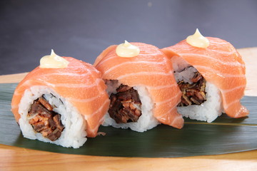 SALMON ROLL