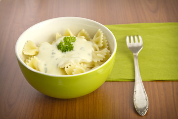 farfalle mit käsesoße
