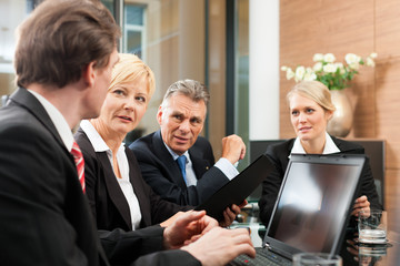 Business - Besprechung in einem Büro