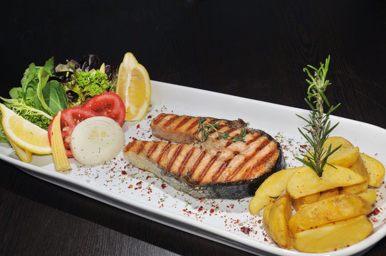 Yemek ,yiyecek tabakları, balık