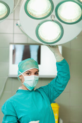 Fototapeta na wymiar Surgeon holding a surgery light