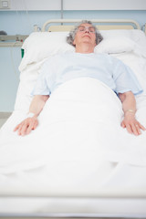 Obraz na płótnie Canvas Elderly patient lying on a bed