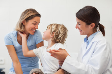 Obraz premium Child and his mother smiling